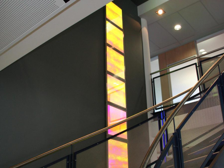 LED-Flächenlicht mit dichroitischem Acrylglas im Magnetbildrahmen